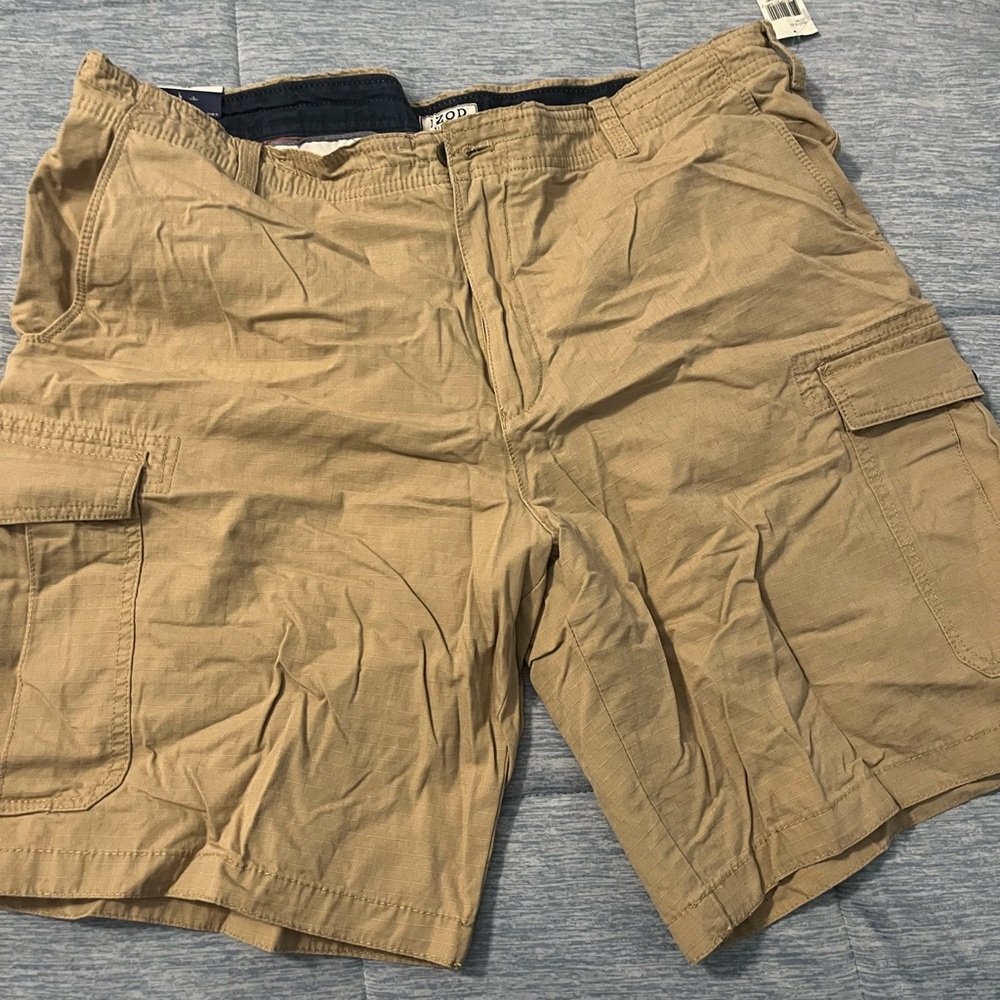NWT Men’s Izod Tan Cargo Shorts size 40